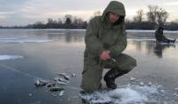Зимова ловля риби на гірлянду
